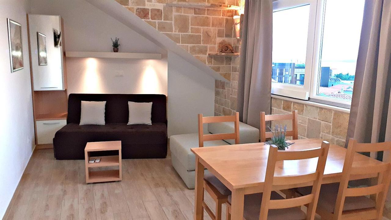 Apartments Villa Bonaca Baška Voda Rom bilde