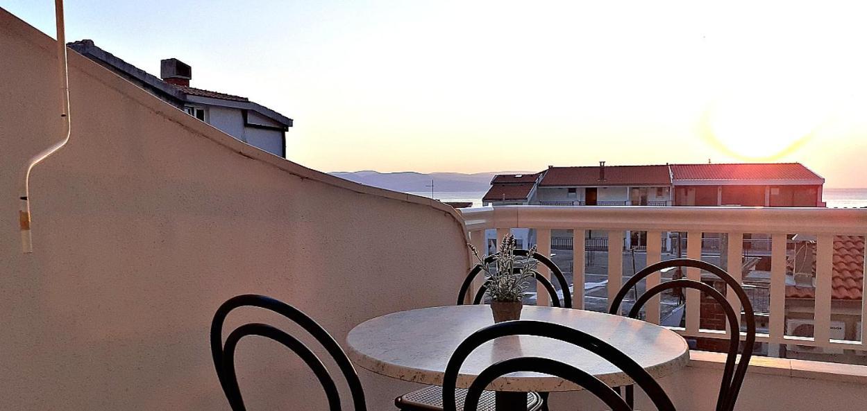 Apartments Villa Bonaca Baška Voda Rom bilde