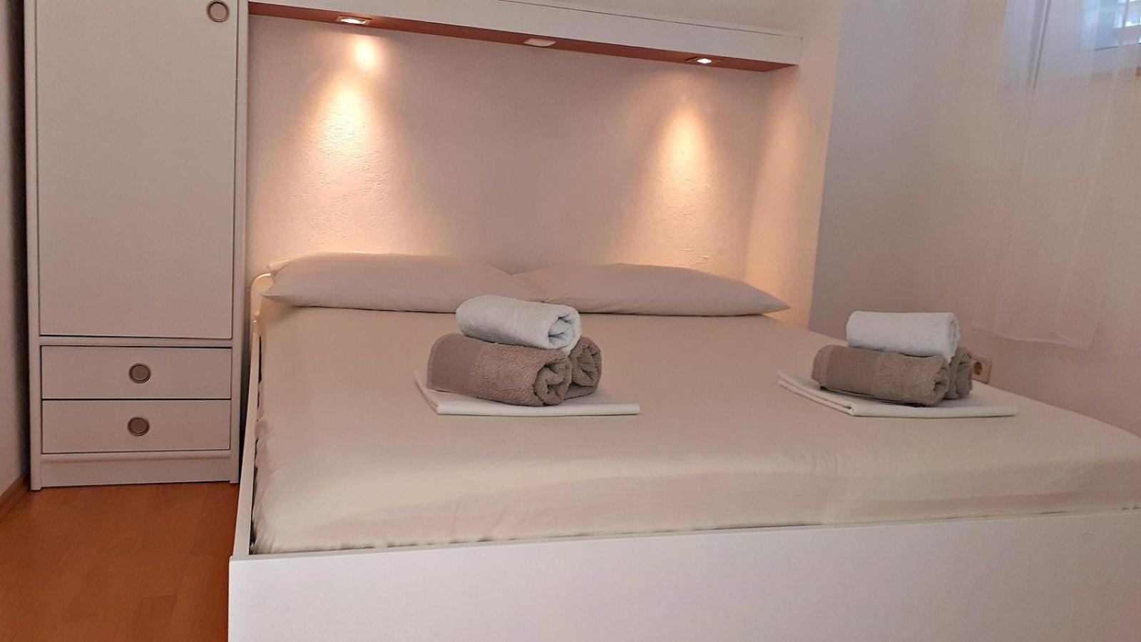 Apartments Villa Bonaca Baška Voda Rom bilde