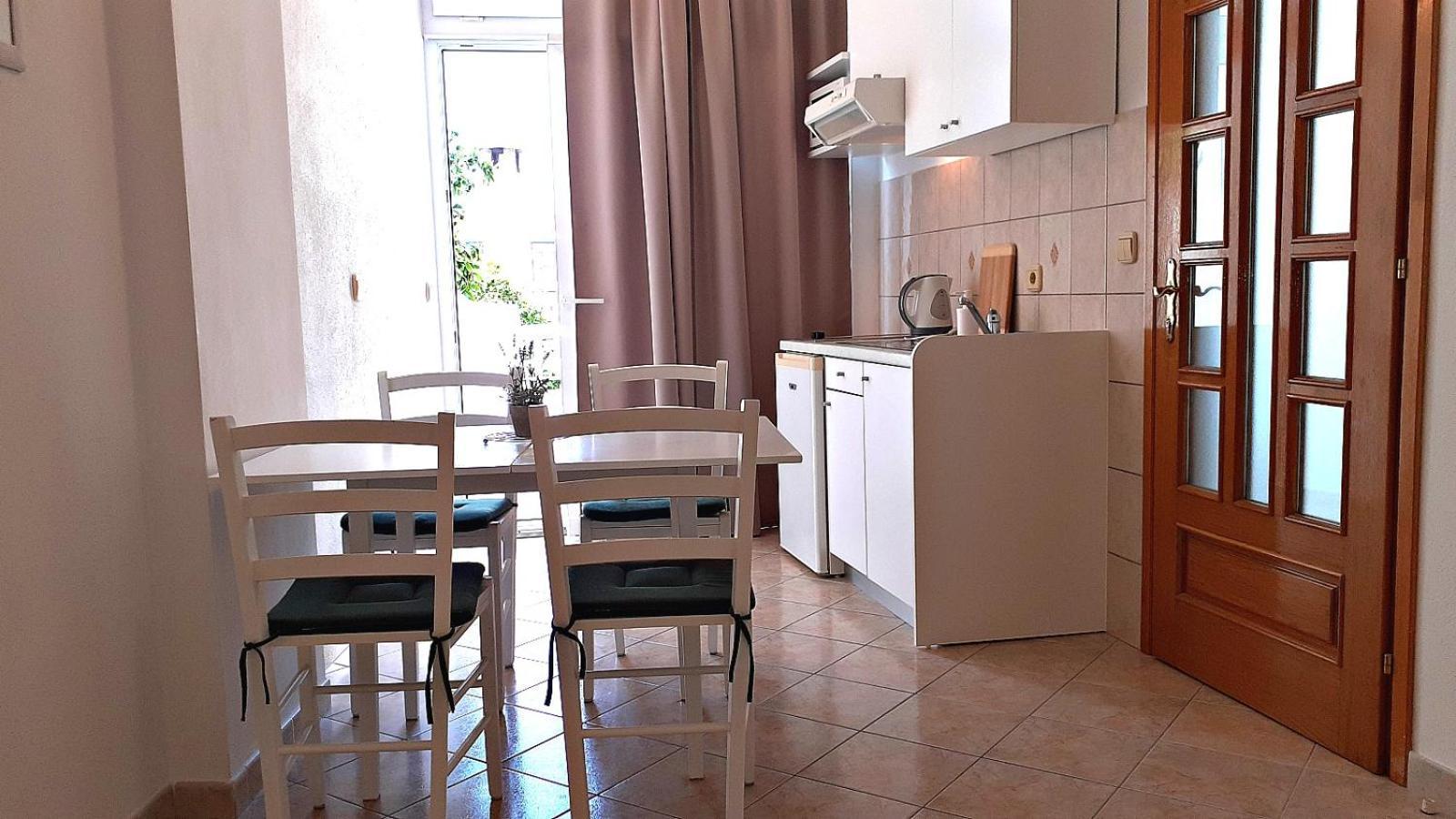 Apartments Villa Bonaca Baška Voda Rom bilde