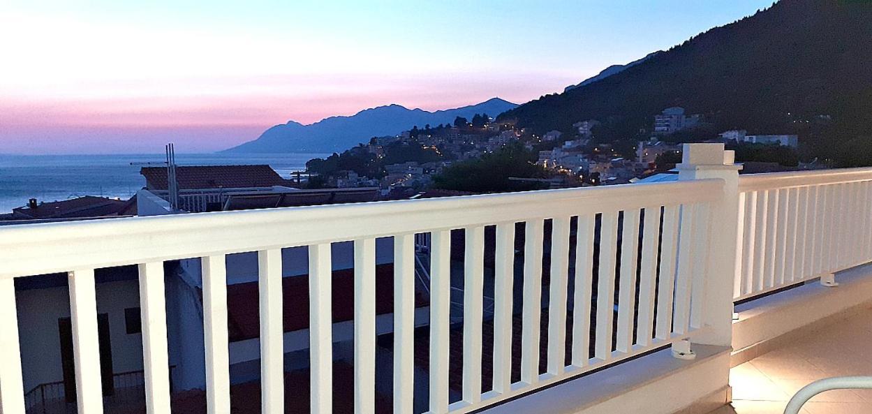 Apartments Villa Bonaca Baška Voda Rom bilde
