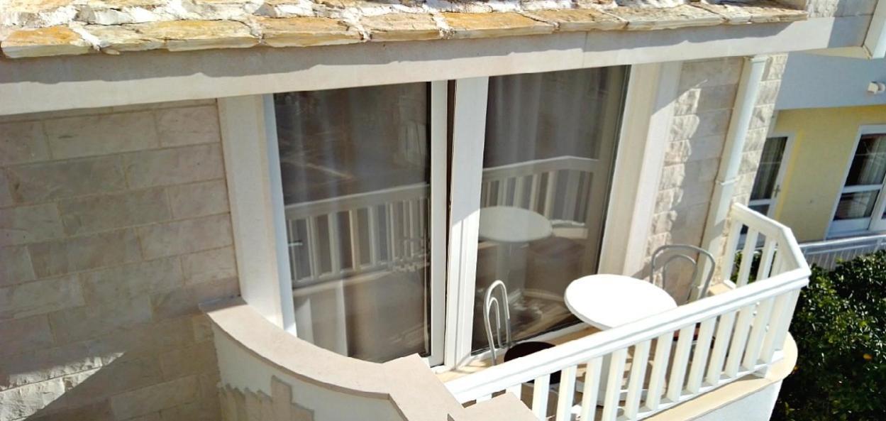 Apartments Villa Bonaca Baška Voda Rom bilde