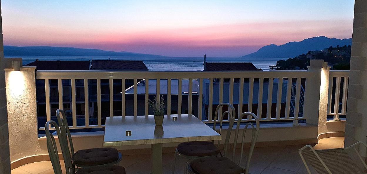 Apartments Villa Bonaca Baška Voda Rom bilde