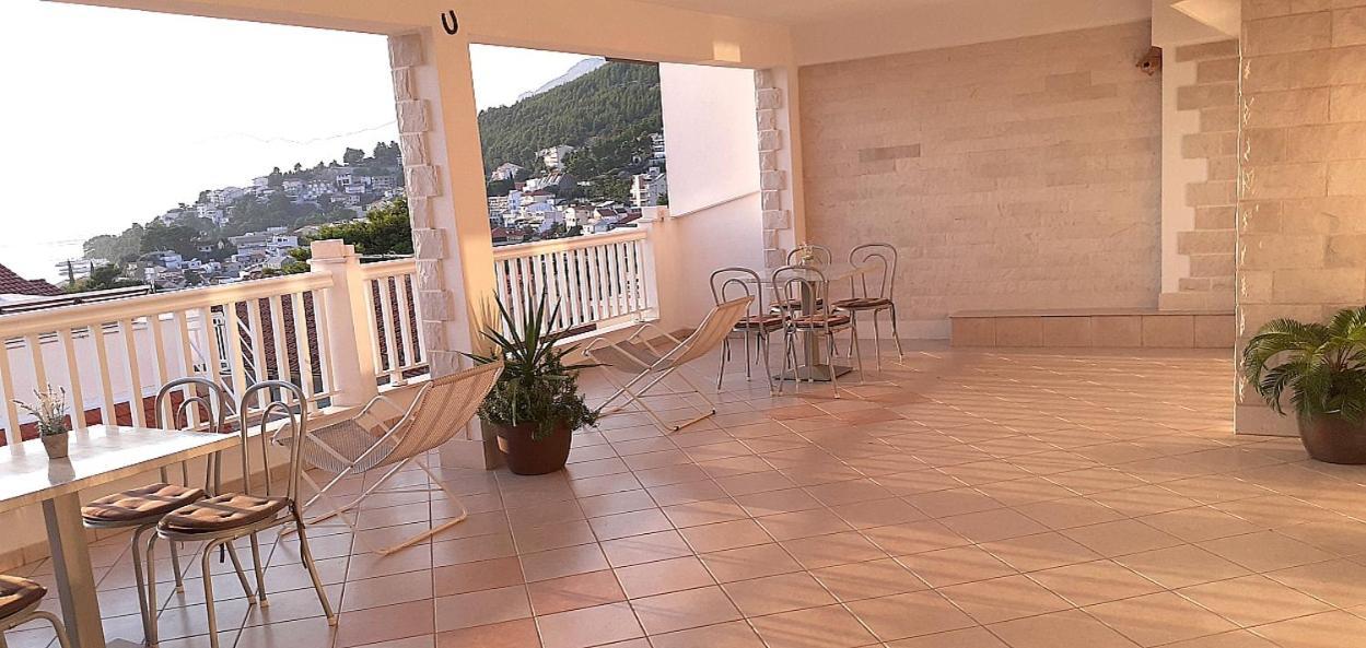 Apartments Villa Bonaca Baška Voda Rom bilde