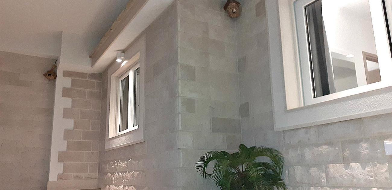 Apartments Villa Bonaca Baška Voda Rom bilde