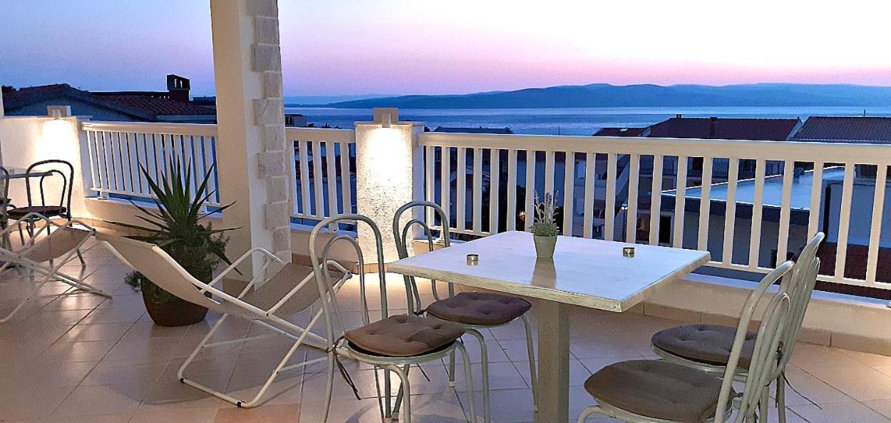 Apartments Villa Bonaca Baška Voda Rom bilde