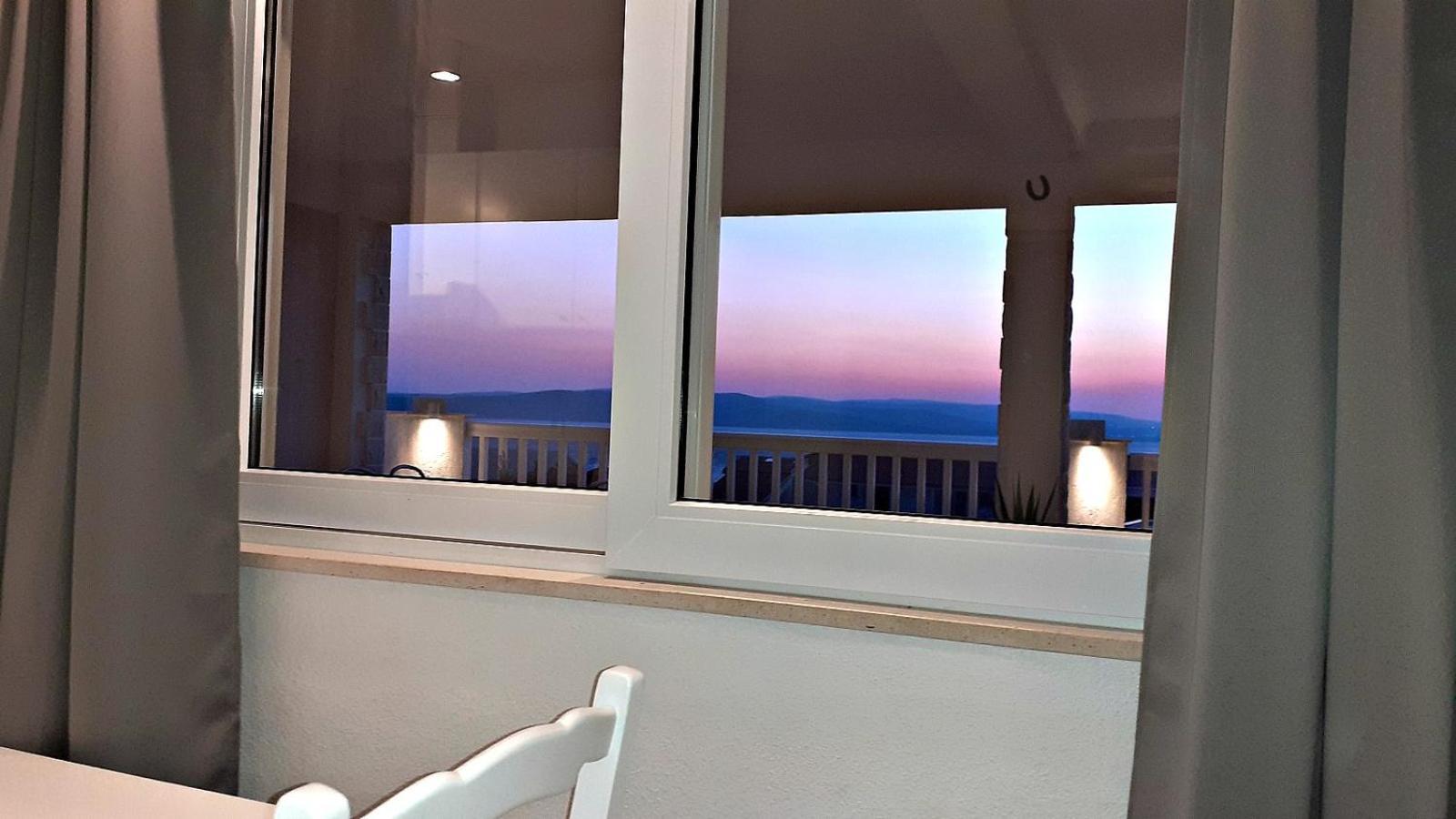 Apartments Villa Bonaca Baška Voda Rom bilde