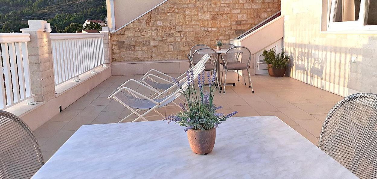 Apartments Villa Bonaca Baška Voda Rom bilde