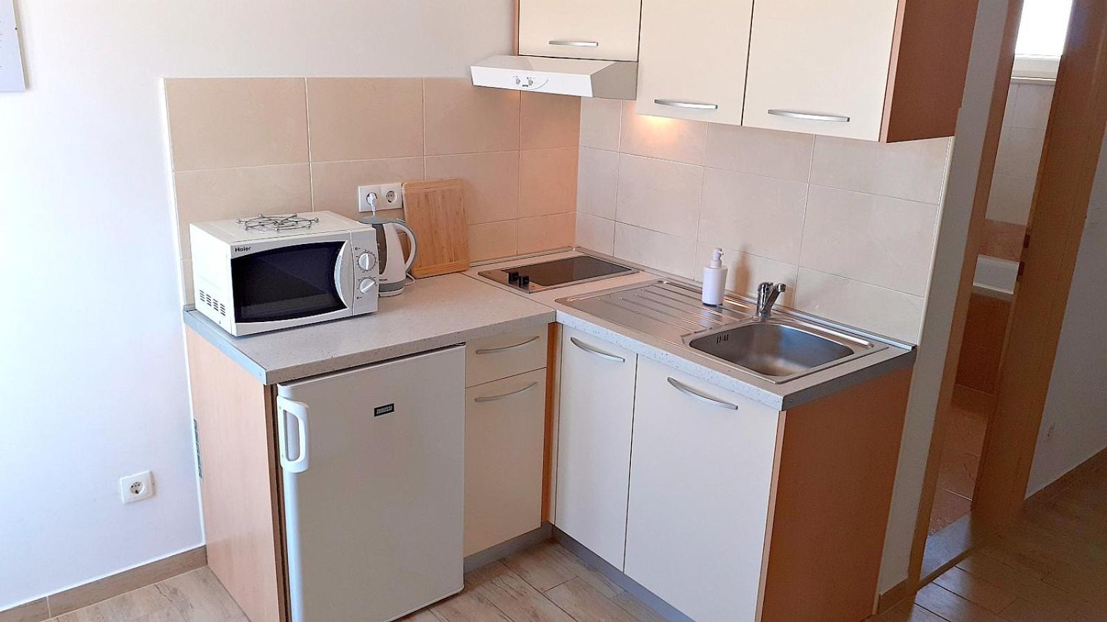 Apartments Villa Bonaca Baška Voda Rom bilde