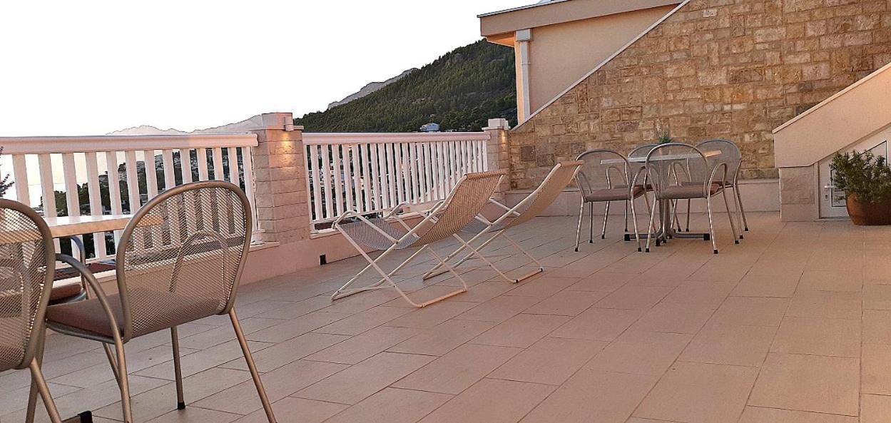 Apartments Villa Bonaca Baška Voda Rom bilde