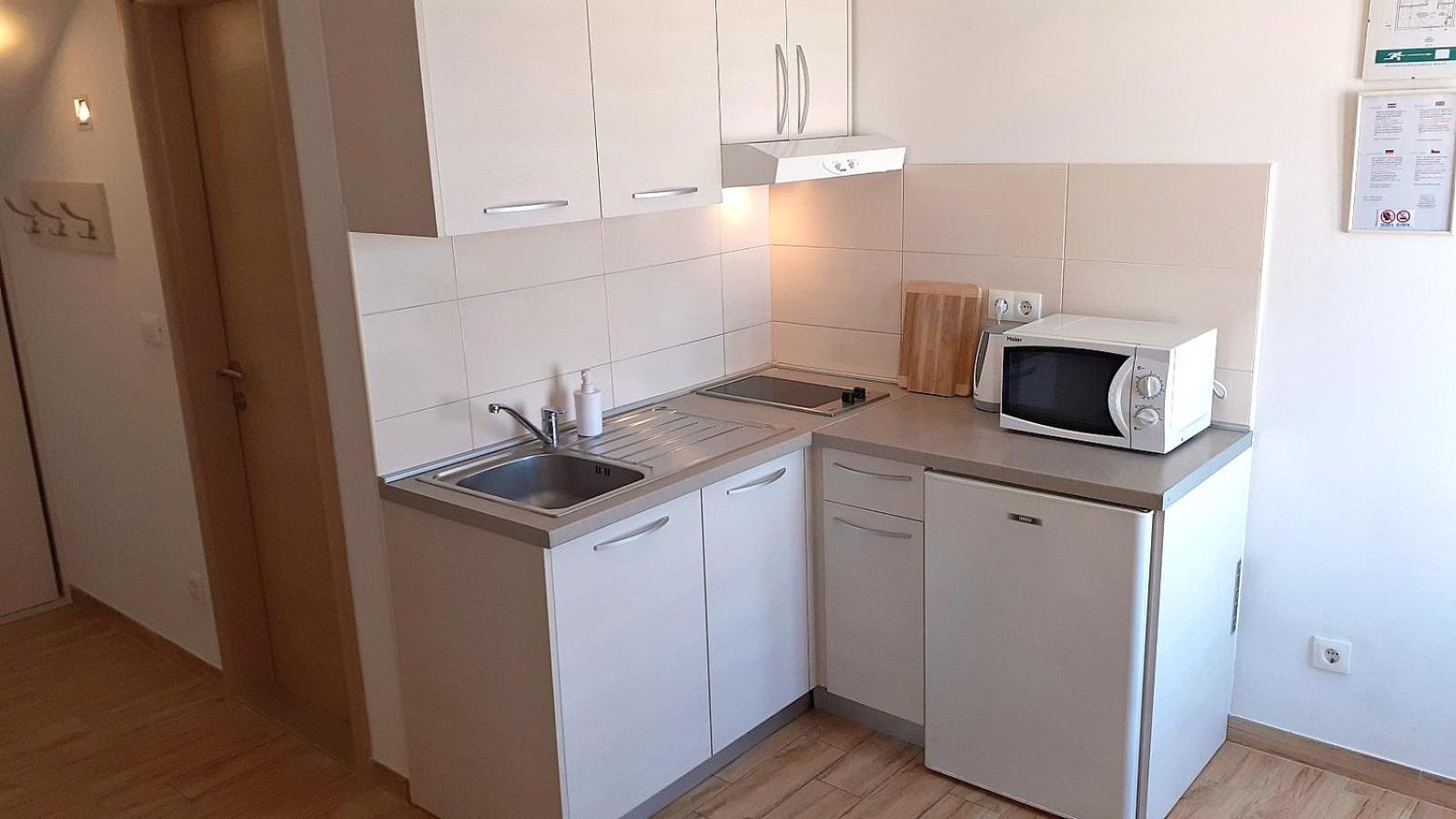 Apartments Villa Bonaca Baška Voda Rom bilde